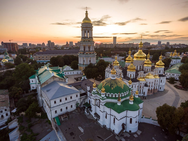 Luchtfoto van Kiev Pechersk Lavra, Kiev, Kiev, Oekraïne. - Foto, afbeelding