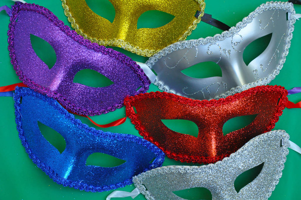 Красочные блестящие маски
 - Фото, изображение