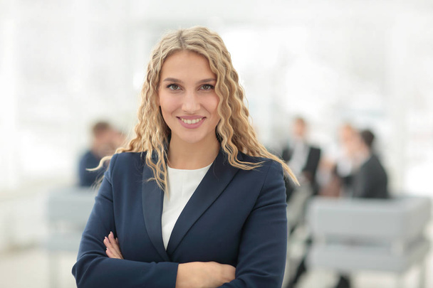 portrait of successful business woman on the background of the office - Fotoğraf, Görsel