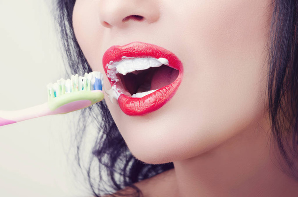 a girl cleaning teeth - Photo, Image