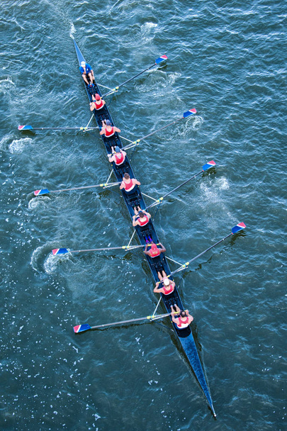 Ανδρικό πλήρωμα ομάδα στον ανταγωνισμό - Φωτογραφία, εικόνα