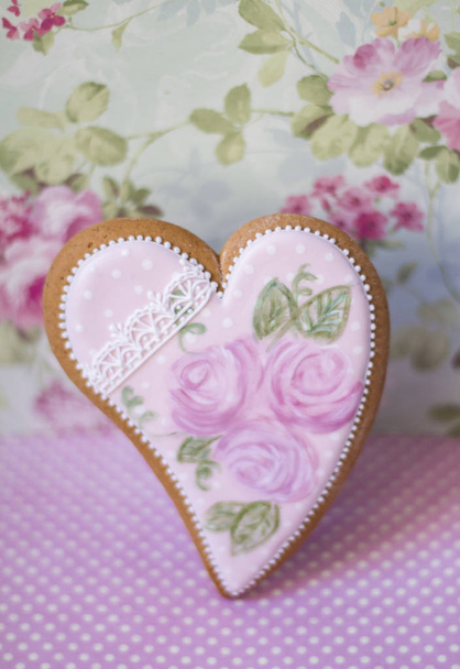 Perníková srdce růžové s bílou krajkou - Fotografie, Obrázek