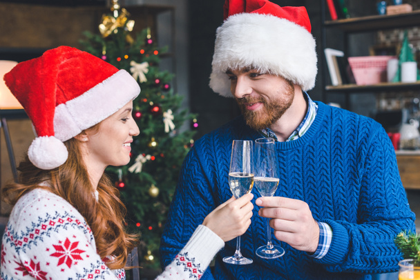 couple clinking champagne glasses on christmas - Foto, Bild