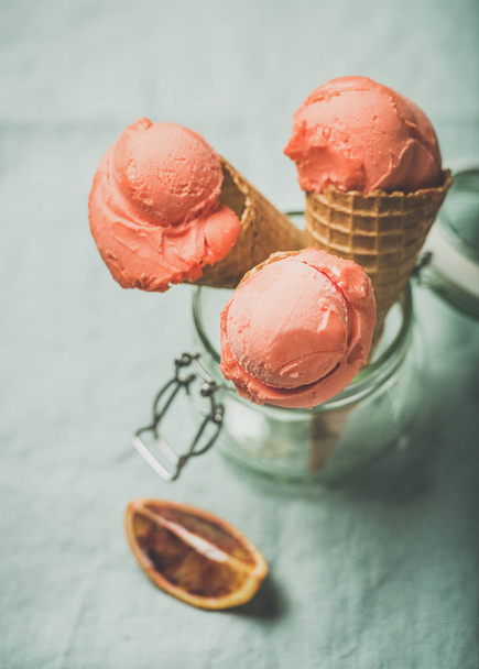 blood orange ice cream - Фото, изображение