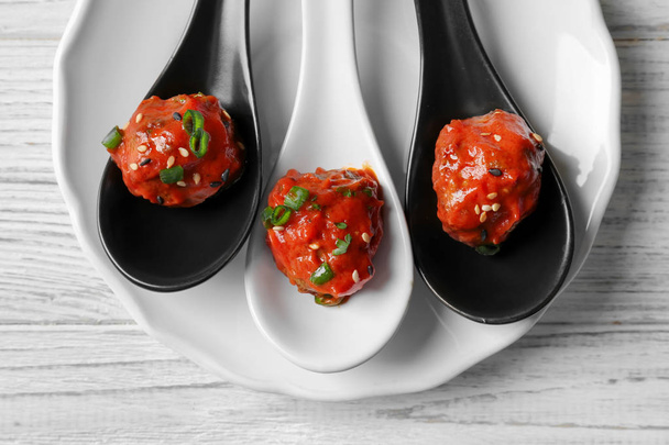 Spoons with delicious meatballs on plate - Foto, Imagem