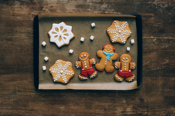 a sütés tálca gingerbreads  - Fotó, kép