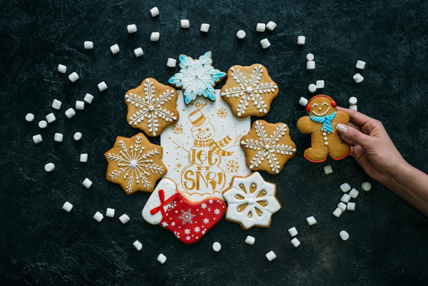 gingerbreads με Χριστουγεννιάτικη κάρτα - Φωτογραφία, εικόνα