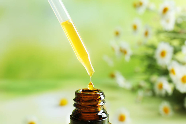 chamomile essential oil - Zdjęcie, obraz