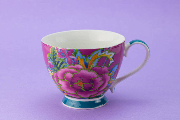 ライラックれたらに分離された美しい様式化された空バラ紅茶カップ - 写真・画像