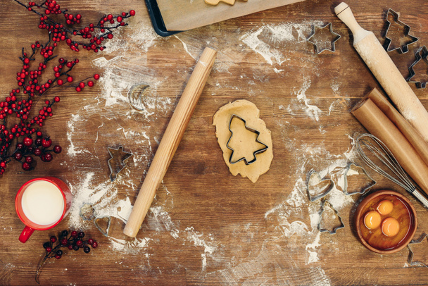 gingerbread dough and ingredients - Фото, изображение