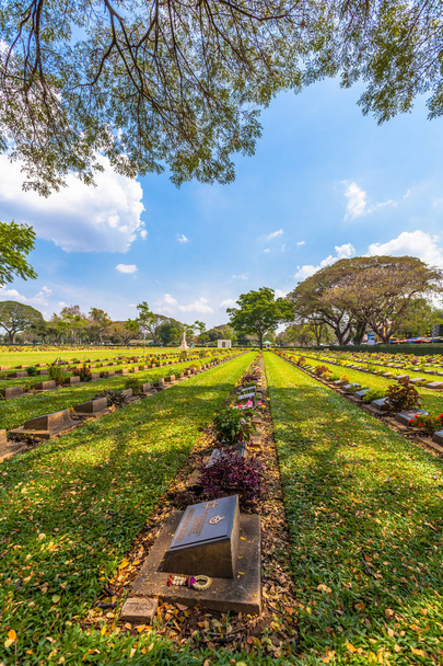 dois cemitérios da guerra mundial em Don Rak Kanchanaburi Thailan
 - Foto, Imagem