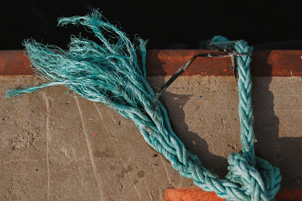 Abgerissenes Seil auf See - Foto, Bild