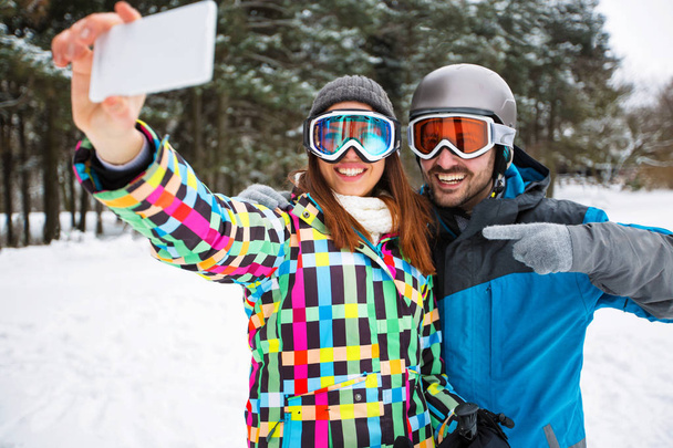 Romantic couple taking snow selfie - Φωτογραφία, εικόνα