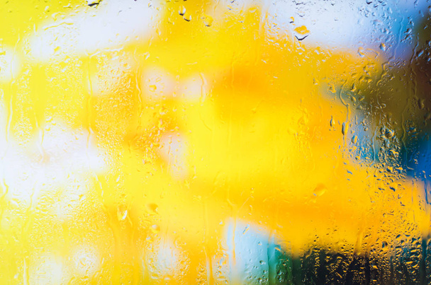 Yellow leaves through the glass in drops - Foto, Imagem