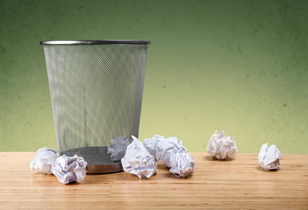 Trash can with paper sheets - Фото, изображение