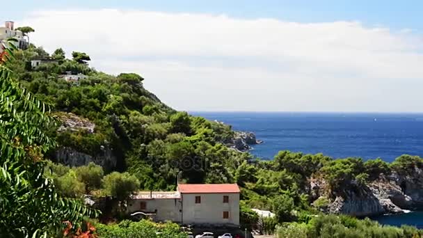 Letecký pohled na malebnou ostrov Capri, Itálie - Záběry, video