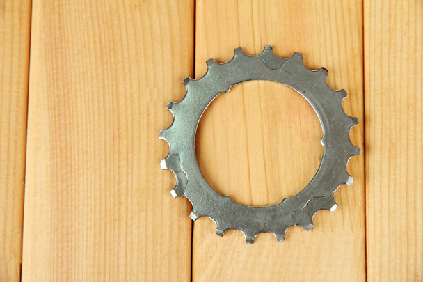 Metal cogwheel on wooden background - Foto, afbeelding