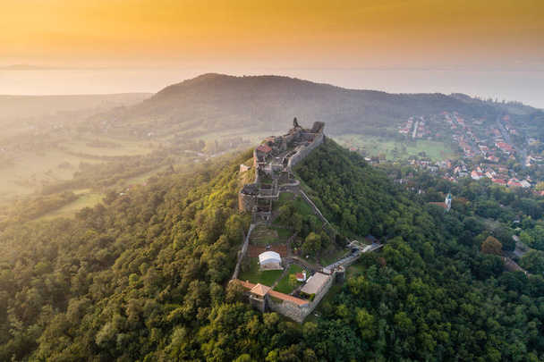 το φρούριο του Szigliget - Φωτογραφία, εικόνα