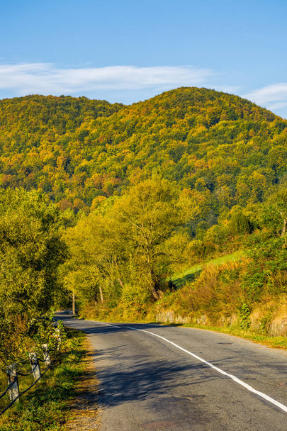 asphalt road in mountainous countryside - Valokuva, kuva