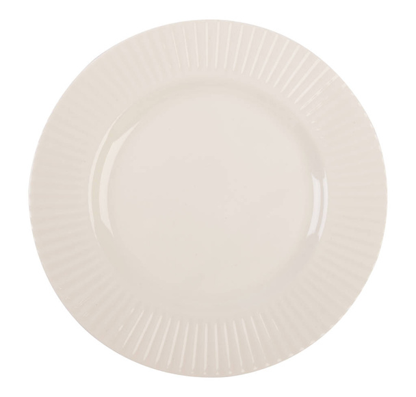 Πολυτελές πανέμορφο λευκό κεραμικό πιάτο σε λευκό φόντο - Φωτογραφία, εικόνα