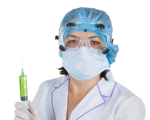 Giovane donna medico con siringa in mano
 - Foto, immagini