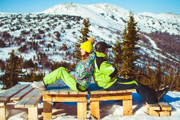 couple sitting on a bench mountains - Фото, зображення