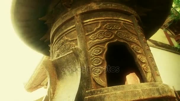 中国の宗教香炉鉄タワー、オリエンタル要素寺の碑文. - 映像、動画