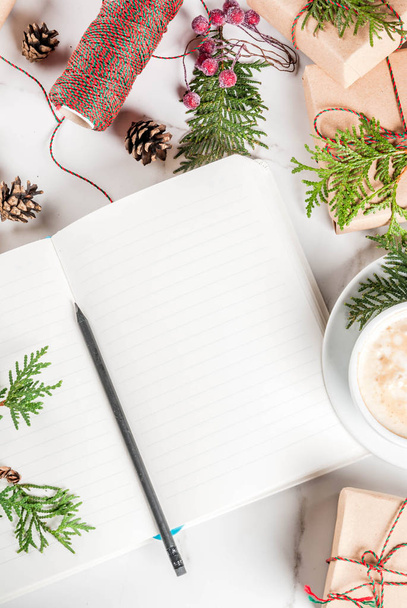 コーヒーとギフト クリスマスの準備 - 写真・画像