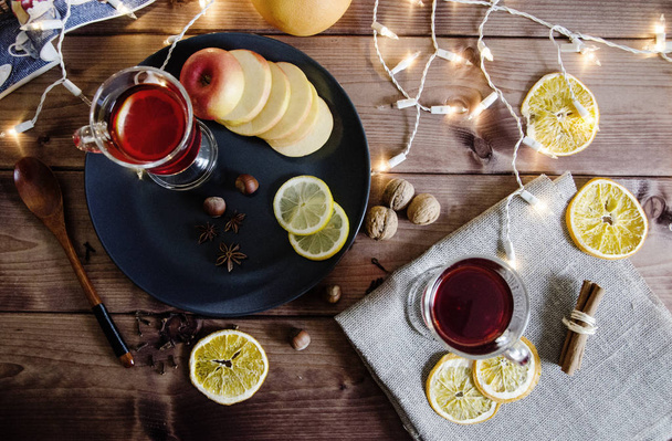 Mulled wine with apple and orange - Zdjęcie, obraz