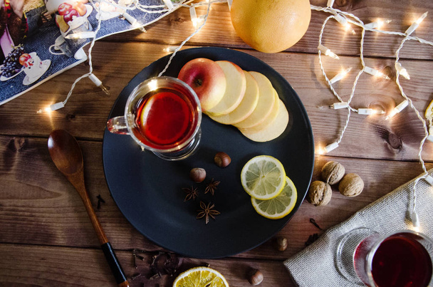 Mulled wine with apple and orange - Foto, Imagen