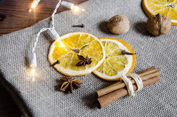 Mulled wine with apple and orange - Foto, afbeelding