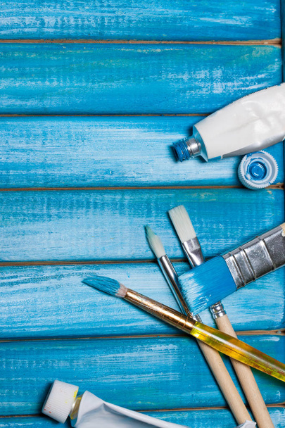 Freshly painted boards turquoise paint and brushes in the paint - Photo, Image