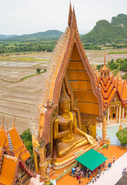 KANCHANABURI, THAILAND - AUGUST 14,2017: Big and beautiful Buddha in Wathumsua in Amphur Tamuang, Kanchanaburi, Thailand - Фото, зображення