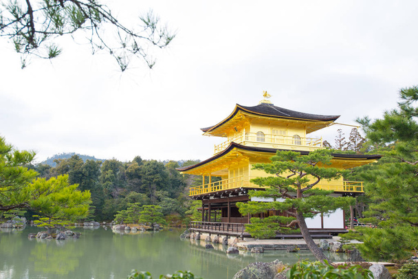 Kinkakuji oder goldener Tempel im Winter, Kyoto, Japan - Foto, Bild