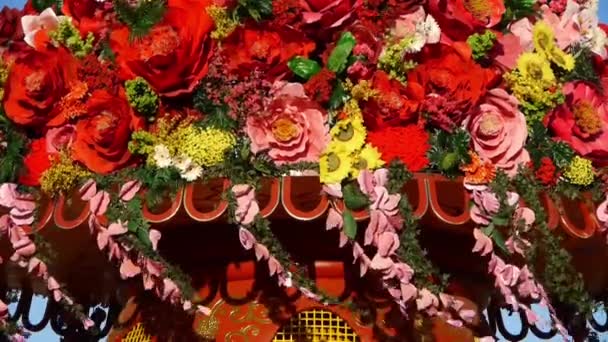 gorgeous baskets full of flowers in wind. - Footage, Video