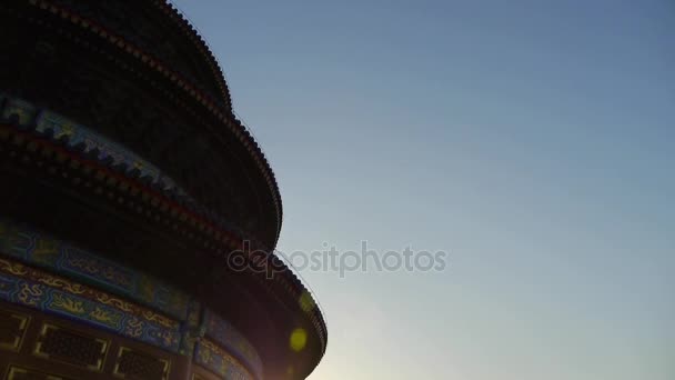 Templo del Cielo en Beijing. La arquitectura antigua real de China en el resplandor del atardecer - Metraje, vídeo