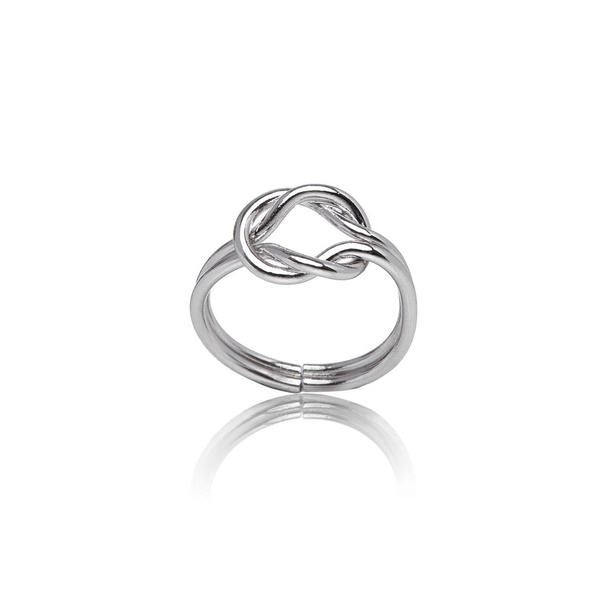 Πολυτελής ασημένια κοσμήματα δαχτυλίδι σε λευκό φόντο - Φωτογραφία, εικόνα