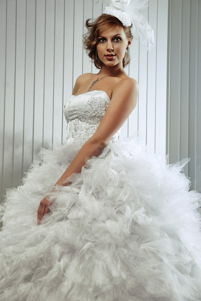 beautiful bride in a luxury wedding dress - Fotó, kép