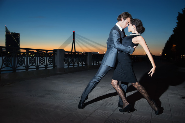 tango in the night city - Φωτογραφία, εικόνα