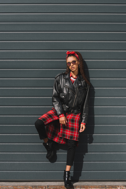 girl in leather jacket and sunglasses - Фото, зображення