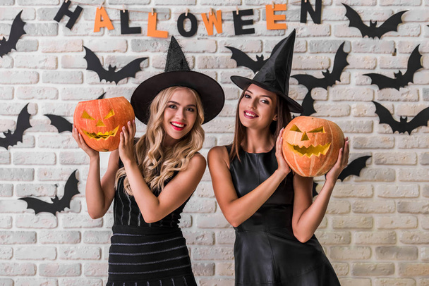 Tytöt valmiina Halloween puolue
 - Valokuva, kuva