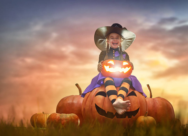 witch with pumpkins - Foto, Imagem