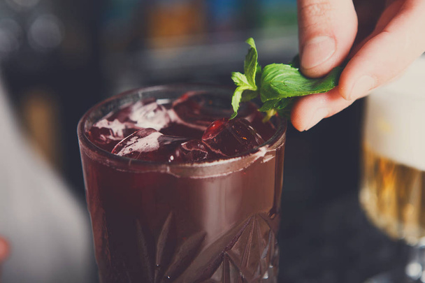 Healthy sweet berry cocktail with mint - Fotoğraf, Görsel