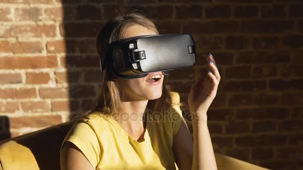 Girl Uses Virtual Reality Glasses - Кадры, видео