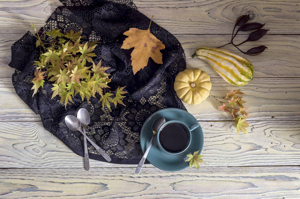 Decoração de uma mesa de férias de outono
  - Foto, Imagem
