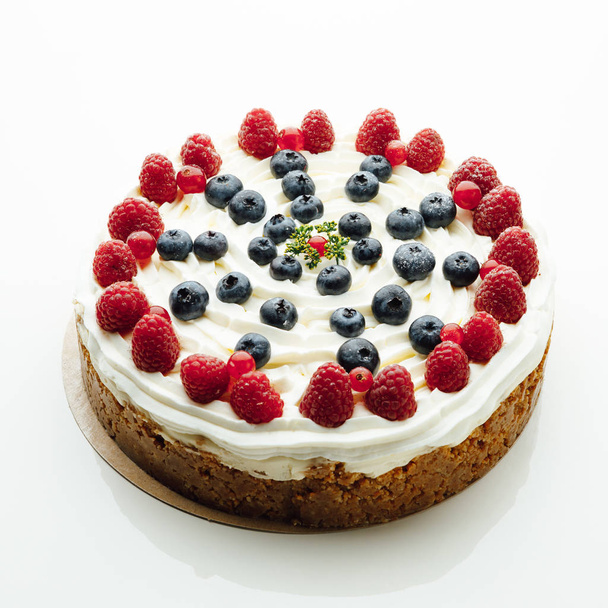 festive berries cake, white background - Fotografie, Obrázek