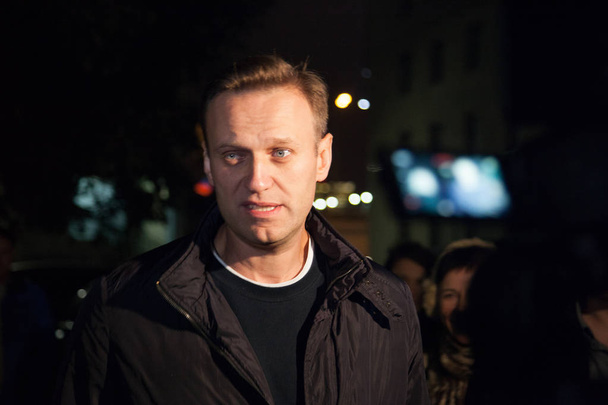 29 September 2017, RUSSIA, MOSCOW: The leader of the Russian opposition, Alexei Navalny, leaves the police station - Valokuva, kuva