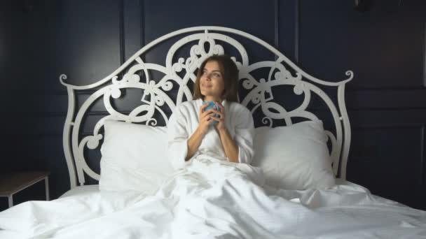 Beautiful Girl Having Coffee in Bed - Кадры, видео
