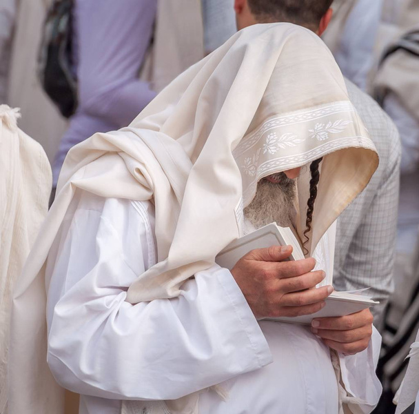 Orthodox hassidic Jew pray in a holiday robe and tallith. - Photo, Image
