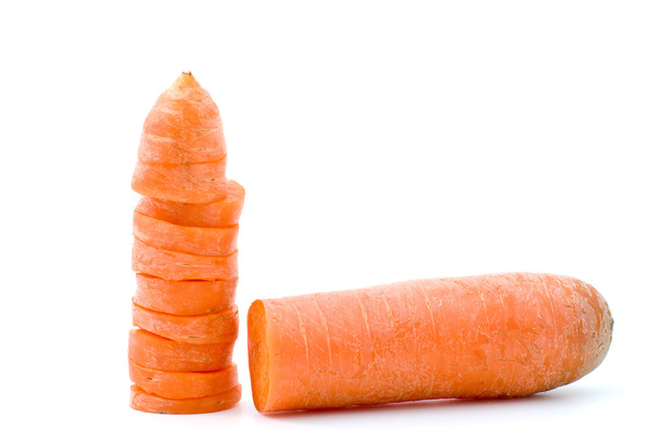 Половина моркови и несколько ломтиков
 - Фото, изображение